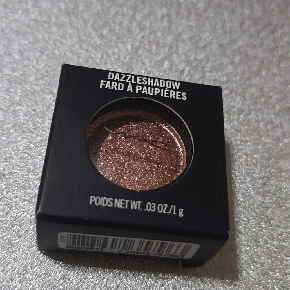 🧚‍♀️SLOW/FAST/SLOW Mac DISCONT. Dazzleshadow Eye Single NWT